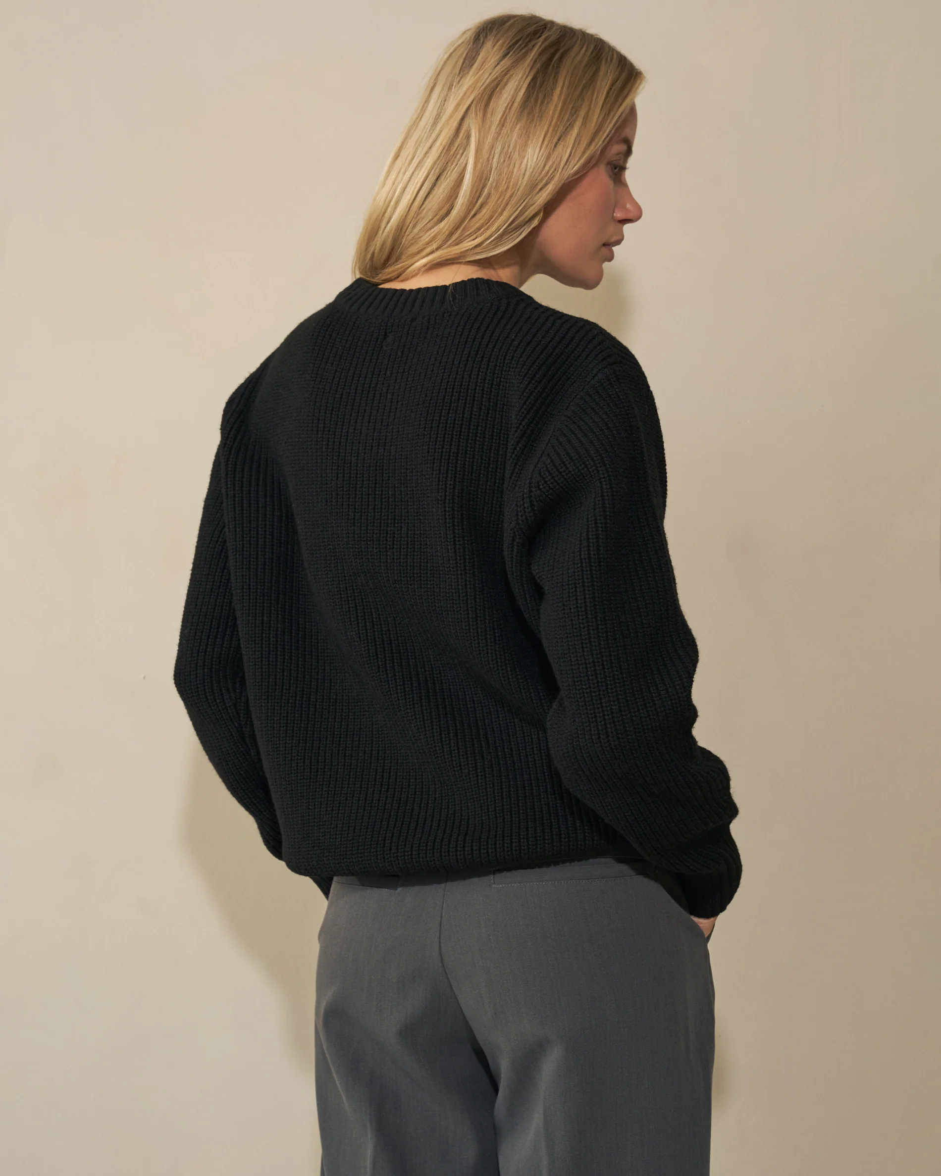 Heavy Seawool V-neck - Black - Image 4